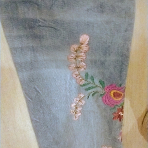 Super cute cropped jeans by ‎ Zara - Picture 9 of 12